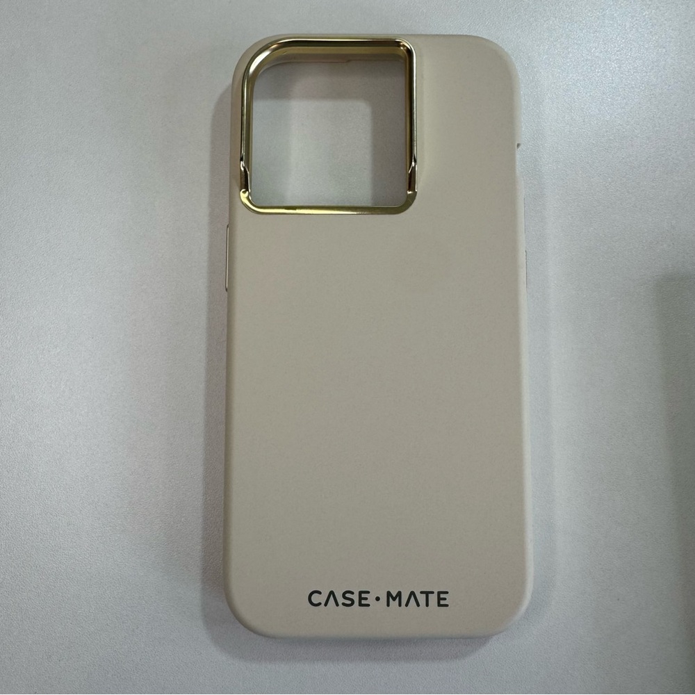 Case-Mate Silicone Case for MagSafe Apple iPhone 15 Pro - Beige/Gold camera trim